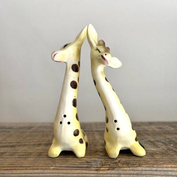 Anthropomorphic Giraffe salt and pepper shakers - Picture 2 of 6